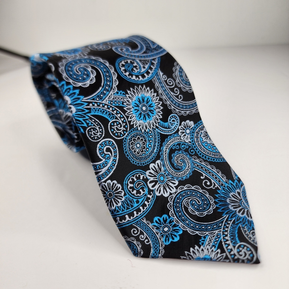 BERGAMO NEW YORK Blue Paisley Tie.
